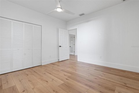 House in Tarpon Springs, Florida 2 bedrooms, 80.36 sq.m. № 2291772 - photo 10
