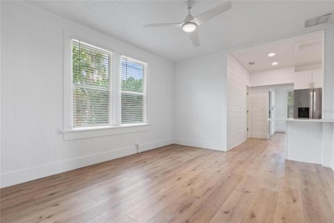 House in Tarpon Springs, Florida 2 bedrooms, 80.36 sq.m. № 2291772 - photo 14