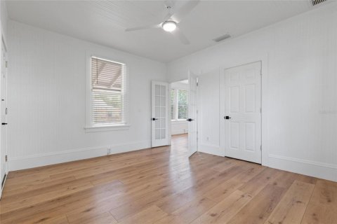 House in Tarpon Springs, Florida 2 bedrooms, 80.36 sq.m. № 2291772 - photo 12