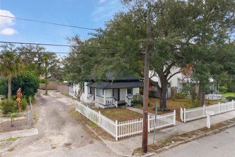 House in Tarpon Springs, Florida 2 bedrooms, 80.36 sq.m. № 2291772 - photo 3