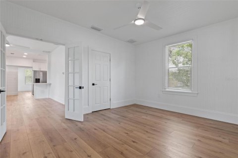 House in Tarpon Springs, Florida 2 bedrooms, 80.36 sq.m. № 2291772 - photo 11