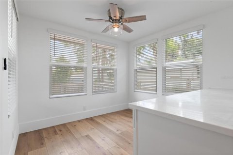 House in Tarpon Springs, Florida 2 bedrooms, 80.36 sq.m. № 2291772 - photo 18