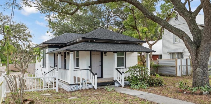 House in Tarpon Springs, Florida 2 bedrooms, 80.36 sq.m. № 2291772