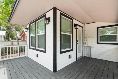House in Tarpon Springs, Florida 2 bedrooms, 80.36 sq.m. № 2291772 - photo 2
