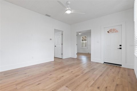 House in Tarpon Springs, Florida 2 bedrooms, 80.36 sq.m. № 2291772 - photo 16