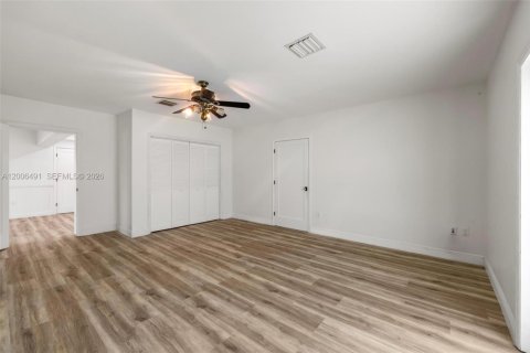 Casa en venta en Homestead, Florida, 3 dormitorios, 414.9 m2 № 2070828 - foto 15