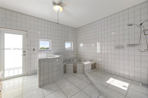 Casa en venta en Homestead, Florida, 3 dormitorios, 414.9 m2 № 2070828 - foto 24