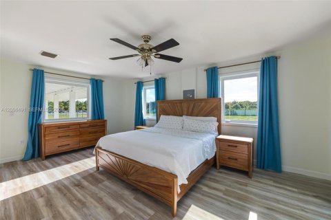 Casa en venta en Homestead, Florida, 3 dormitorios, 414.9 m2 № 2070828 - foto 13