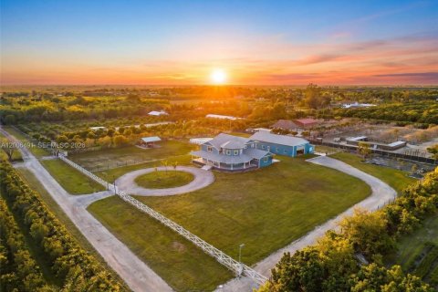 Casa en Homestead, Florida 3 dormitorios, 414.9 m2 № 2070828
