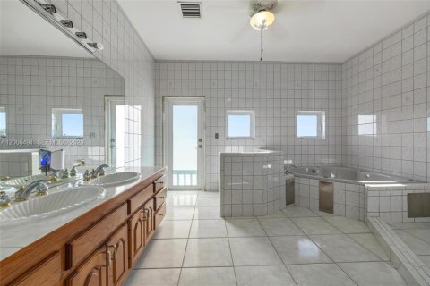 Casa en venta en Homestead, Florida, 3 dormitorios, 414.9 m2 № 2070828 - foto 25