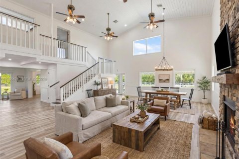 Casa en venta en Homestead, Florida, 3 dormitorios, 414.9 m2 № 2070828 - foto 8