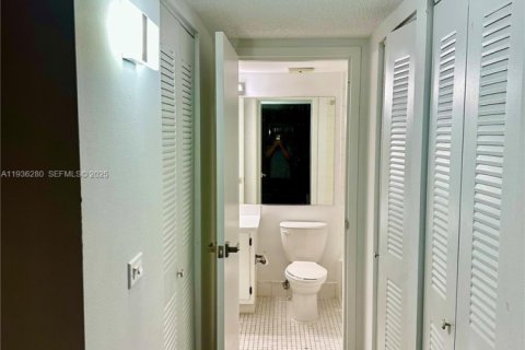 Apartment in North Bay Village, Florida 2 bedrooms, 95.69 sq.m. № 1994311 - photo 24