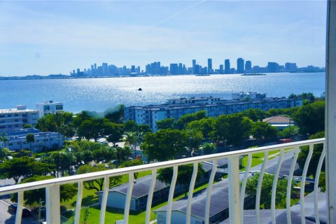 Apartment in North Bay Village, Florida 2 bedrooms, 95.69 sq.m. № 1994311 - photo 30