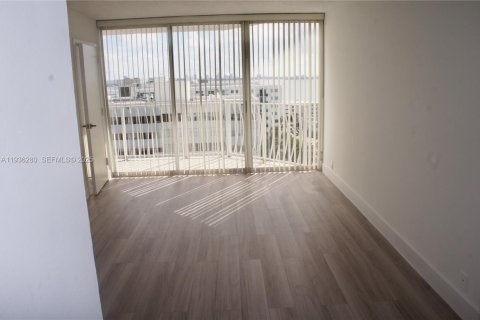 Apartment in North Bay Village, Florida 2 bedrooms, 95.69 sq.m. № 1994311 - photo 8