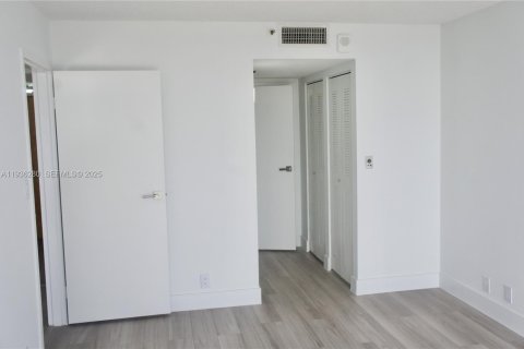 Apartment in North Bay Village, Florida 2 bedrooms, 95.69 sq.m. № 1994311 - photo 20