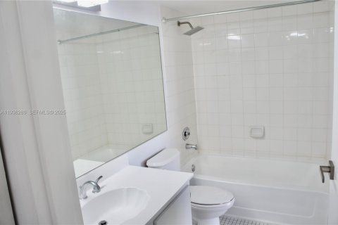 Apartment in North Bay Village, Florida 2 bedrooms, 95.69 sq.m. № 1994311 - photo 17