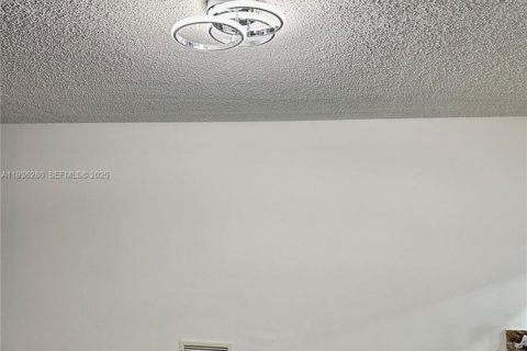 Apartment in North Bay Village, Florida 2 bedrooms, 95.69 sq.m. № 1994311 - photo 5