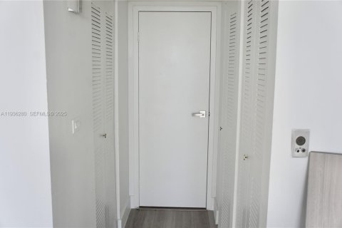 Apartment in North Bay Village, Florida 2 bedrooms, 95.69 sq.m. № 1994311 - photo 18