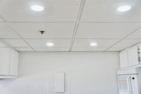 Apartment in North Bay Village, Florida 2 bedrooms, 95.69 sq.m. № 1994311 - photo 3