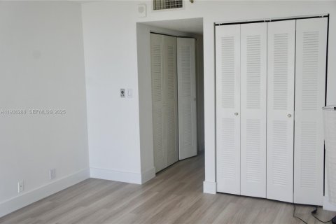 Apartment in North Bay Village, Florida 2 bedrooms, 95.69 sq.m. № 1994311 - photo 10