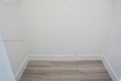 Apartment in North Bay Village, Florida 2 bedrooms, 95.69 sq.m. № 1994311 - photo 11