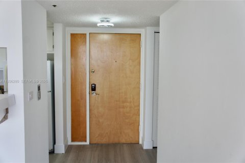 Apartment in North Bay Village, Florida 2 bedrooms, 95.69 sq.m. № 1994311 - photo 19