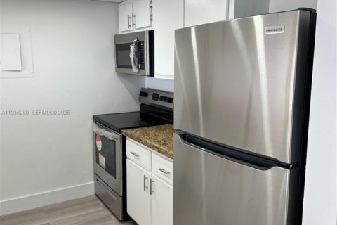 Apartment in North Bay Village, Florida 2 bedrooms, 95.69 sq.m. № 1994311 - photo 1