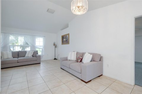 Villa ou maison à vendre à Port Charlotte, Floride: 3 chambres, 182.09 m2 № 2157384 - photo 13
