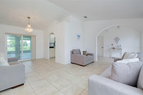 Villa ou maison à vendre à Port Charlotte, Floride: 3 chambres, 182.09 m2 № 2157384 - photo 9