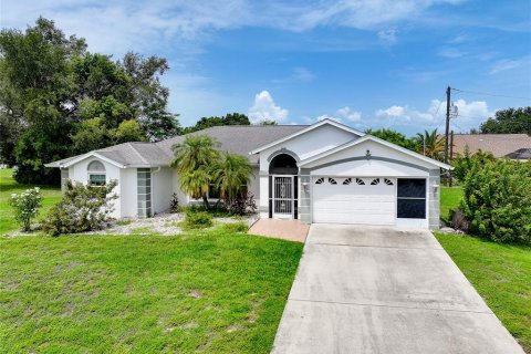 Villa ou maison à vendre à Port Charlotte, Floride: 3 chambres, 182.09 m2 № 2157384 - photo 4