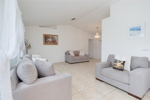 Villa ou maison à vendre à Port Charlotte, Floride: 3 chambres, 182.09 m2 № 2157384 - photo 8