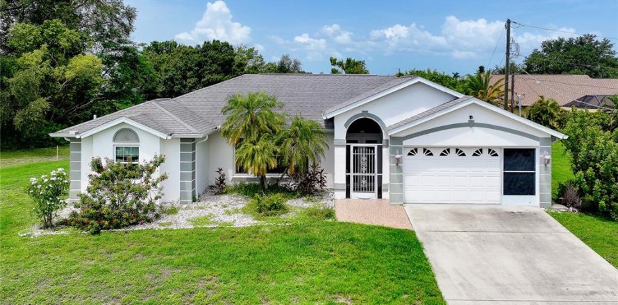 Villa ou maison à Port Charlotte, Floride 3 chambres, 182.09 m2 № 2157384