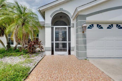 Villa ou maison à vendre à Port Charlotte, Floride: 3 chambres, 182.09 m2 № 2157384 - photo 6