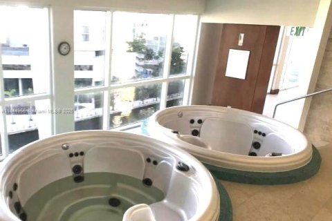 Copropriété à vendre à Miami, Floride: 2 chambres, 103.77 m2 № 1840851 - photo 9