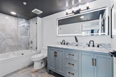 Copropriété à vendre à Miami, Floride: 2 chambres, 103.77 m2 № 1840851 - photo 19