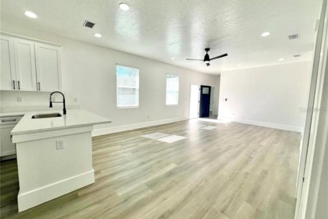 Casa en venta en Tampa, Florida, 4 dormitorios, 141.58 m2 № 2354736 - foto 8