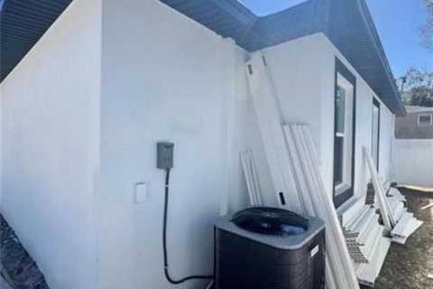 Casa en venta en Tampa, Florida, 4 dormitorios, 141.58 m2 № 2354736 - foto 2