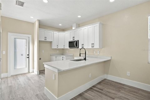 Casa en venta en Tampa, Florida, 4 dormitorios, 141.58 m2 № 2354736 - foto 19
