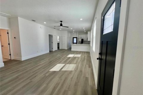 Casa en venta en Tampa, Florida, 4 dormitorios, 141.58 m2 № 2354736 - foto 4