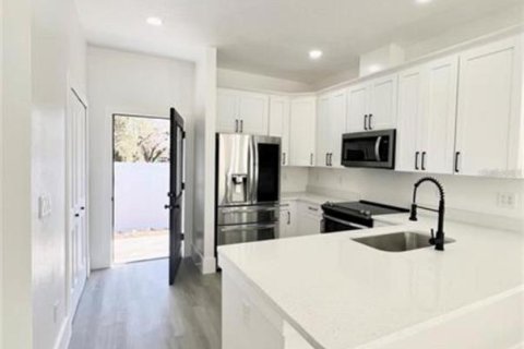 Casa en venta en Tampa, Florida, 4 dormitorios, 141.58 m2 № 2354736 - foto 7