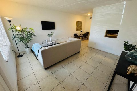 Apartment in Miami, Florida 2 bedrooms, 88.26 sq.m. № 1922396 - photo 2