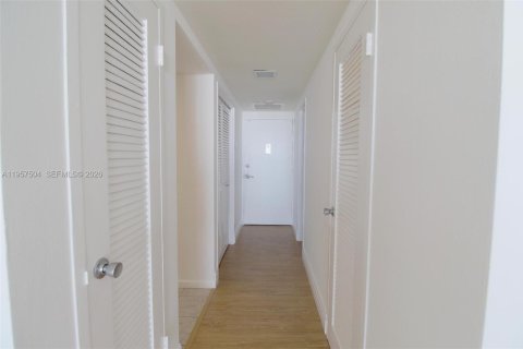 Copropriété à vendre à Miami Beach, Floride: 50.45 m2 № 2011466 - photo 3