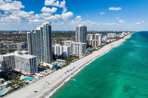 Condo à Hollywood, Floride, 3 chambres  № 2430194