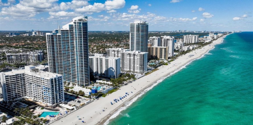 Condo à Hollywood, Floride, 3 chambres  № 2430194