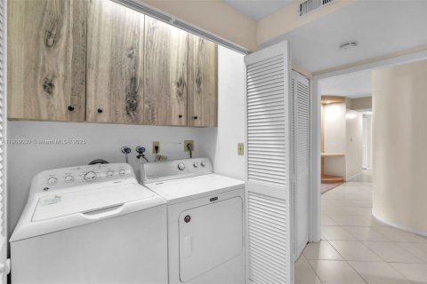 Купить кондоминиум в Холливуд, Флорида 2 спальни, 171.4м2, № 1965734 - фото 30