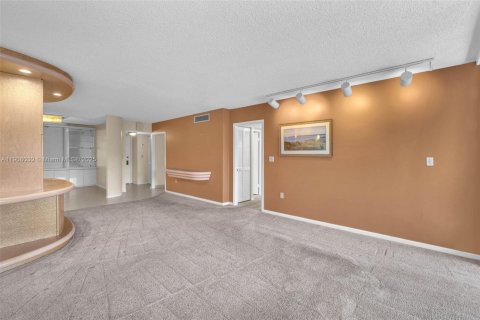 Купить кондоминиум в Холливуд, Флорида 2 спальни, 171.4м2, № 1965734 - фото 19