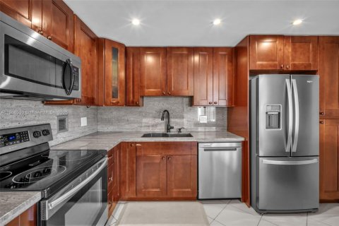 Купить кондоминиум в Холливуд, Флорида 2 спальни, 171.4м2, № 1965734 - фото 24