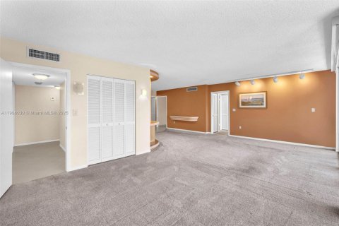 Купить кондоминиум в Холливуд, Флорида 2 спальни, 171.4м2, № 1965734 - фото 18