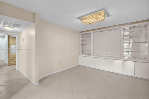 Купить кондоминиум в Холливуд, Флорида 2 спальни, 171.4м2, № 1965734 - фото 23