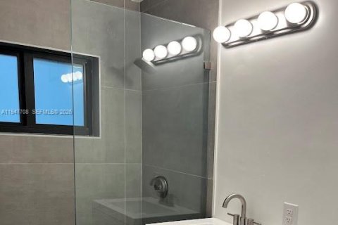 Снять в аренду виллу или дом в Майами, Флорида 2 спальни, 147.16м2, № 2003860 - фото 11